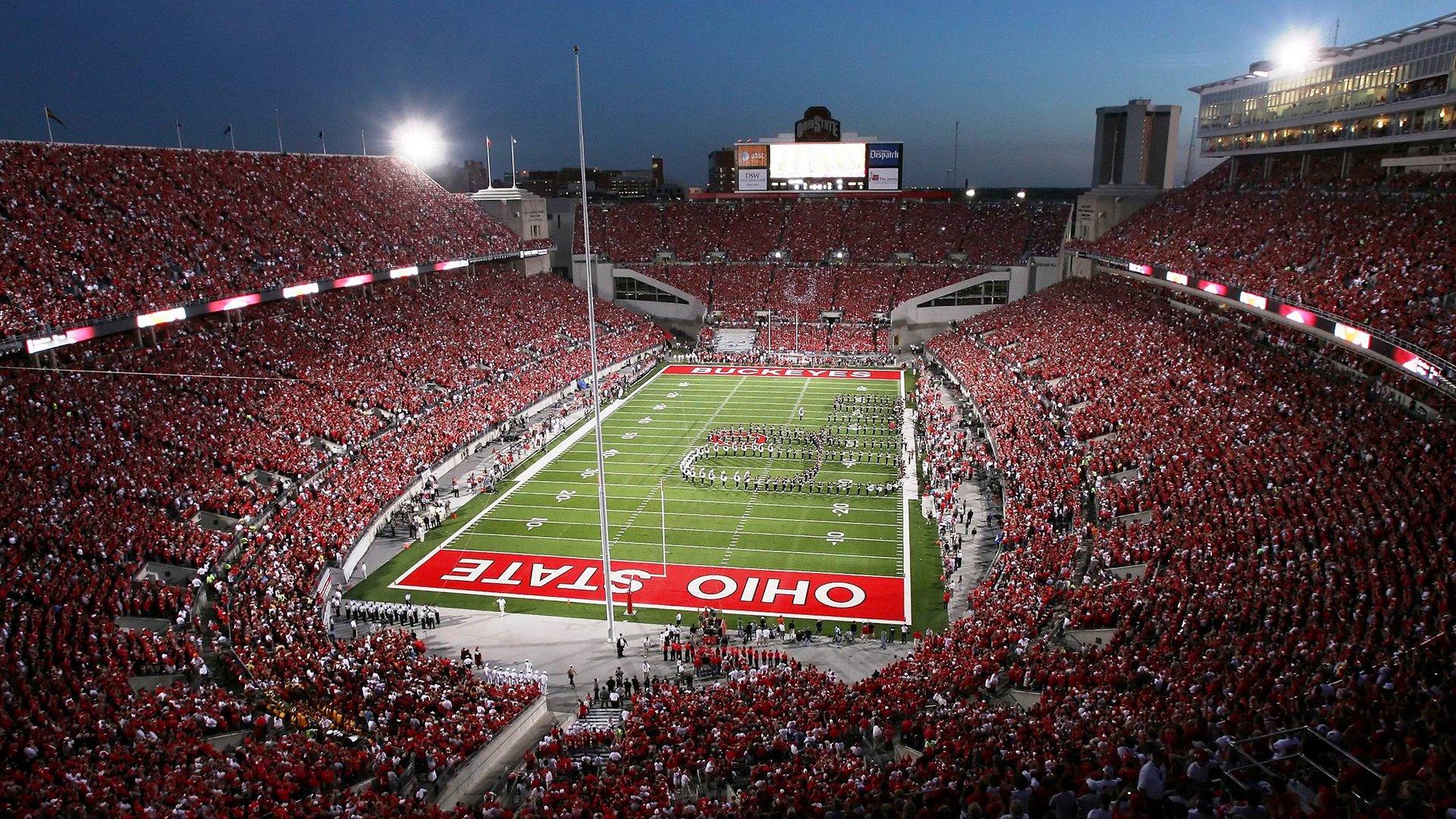 林书豪携众星点燃羊城慈善之夜 萧敬腾雨神体质引热议